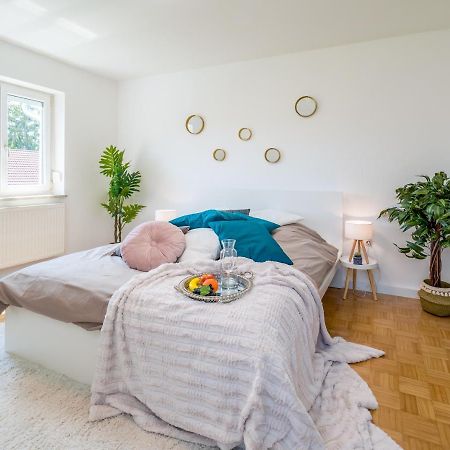 Eg Links-Wunderschoene 70M Grosse 2-Zimmer City Wohnung Naehe Salzburg Freilassing Exterior photo